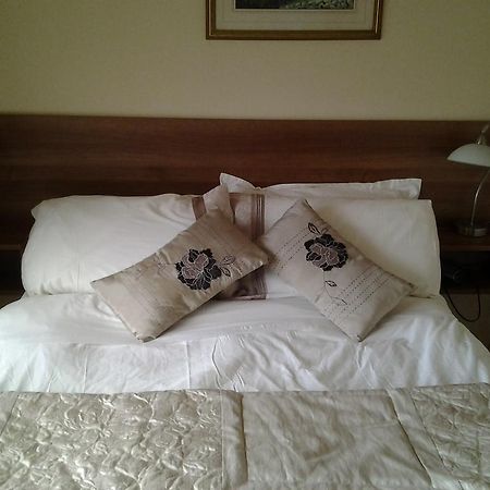 Gardenfield House Bed & Breakfast H91Vh02 Galway Exteriör bild