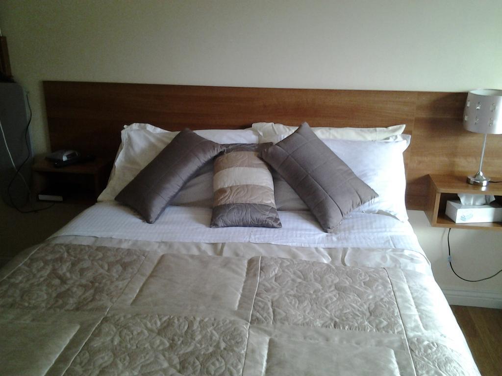 Gardenfield House Bed & Breakfast H91Vh02 Galway Exteriör bild